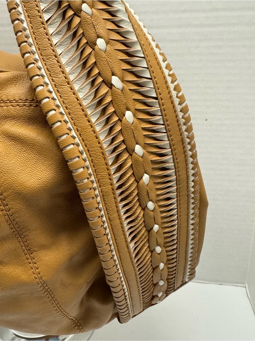 Women’s Tan Leather Hobo Bag - Stylish Everyday Shoulder Bag - Picture 7 of 12